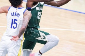 九游电脑版修改-雄鹿32分大胜活塞