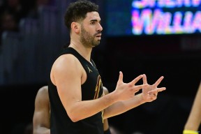 九游电脑版修改-雄鹿队夺取nba杯赛冠军