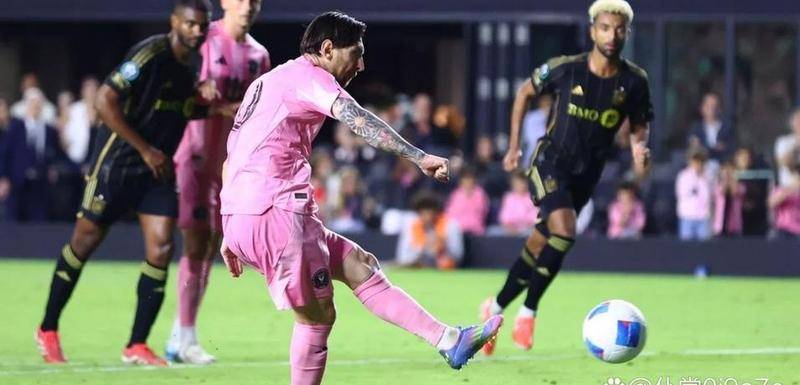 包含从梅西关键时刻晋级到Rookie连续十场比赛得分超过险胜，凯恩连续十五场比赛得分超过官方发布新规的词条